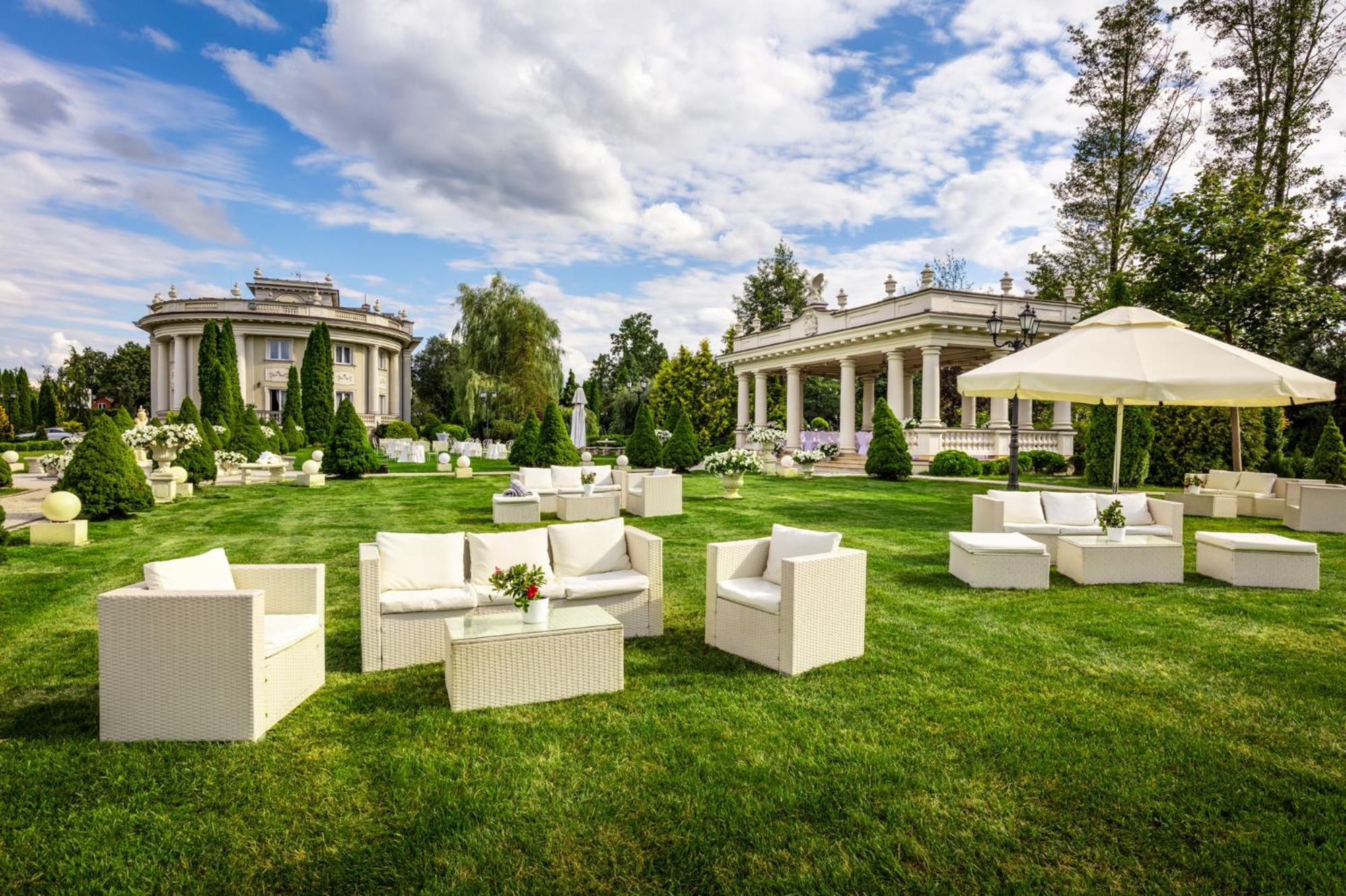 Palacyk Otrebusy Business & Spa Εξωτερικό φωτογραφία