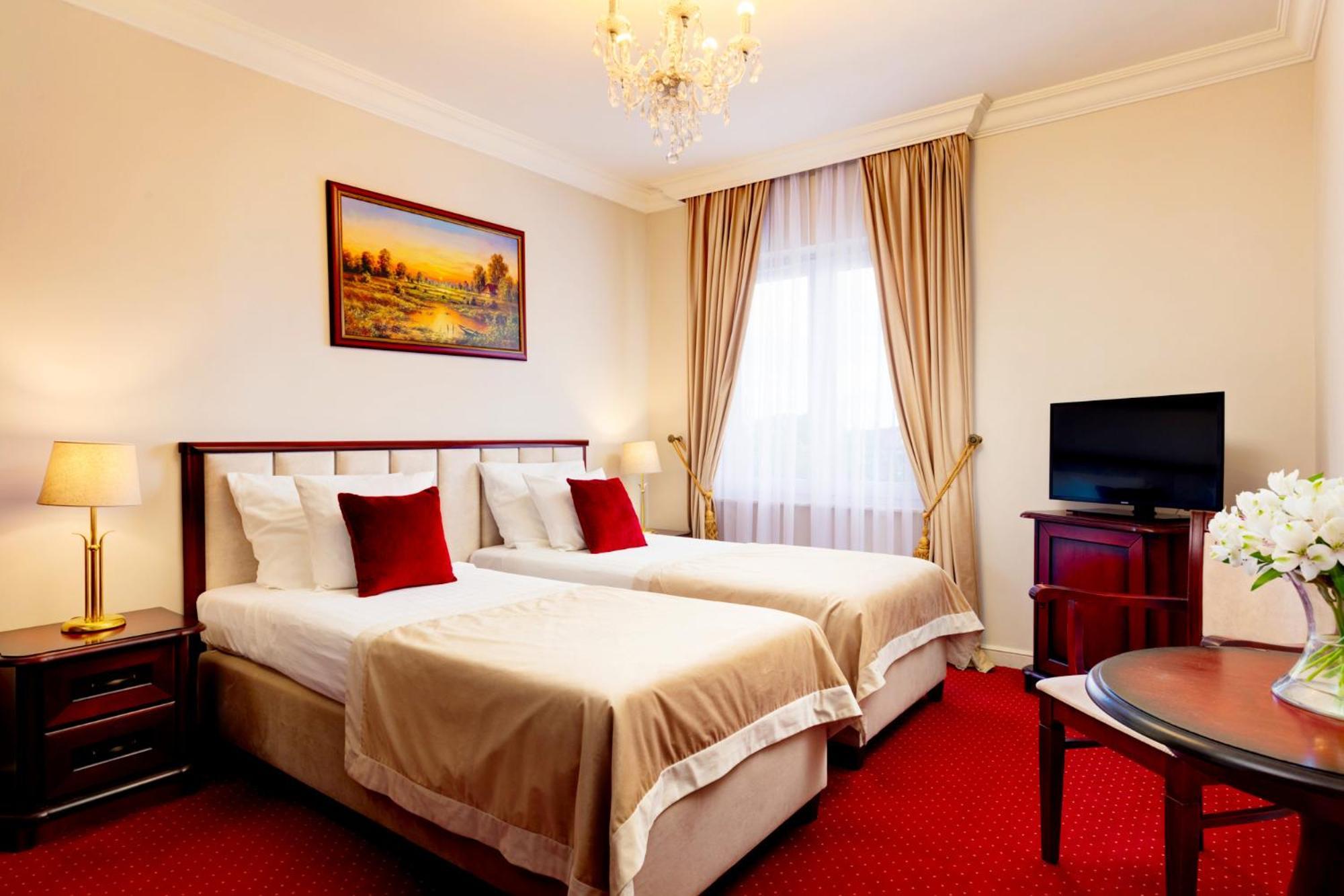 Palacyk Otrebusy Business & Spa Εξωτερικό φωτογραφία