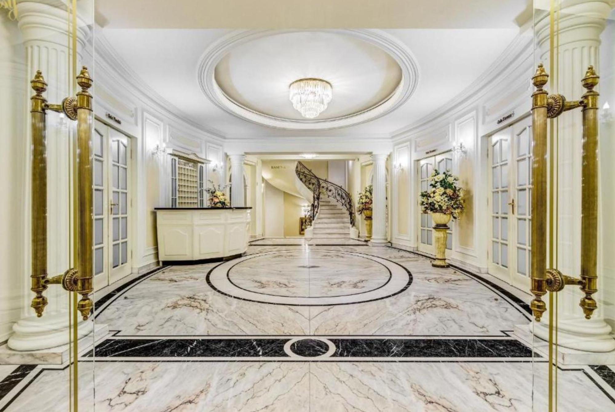 Palacyk Otrebusy Business & Spa Εξωτερικό φωτογραφία