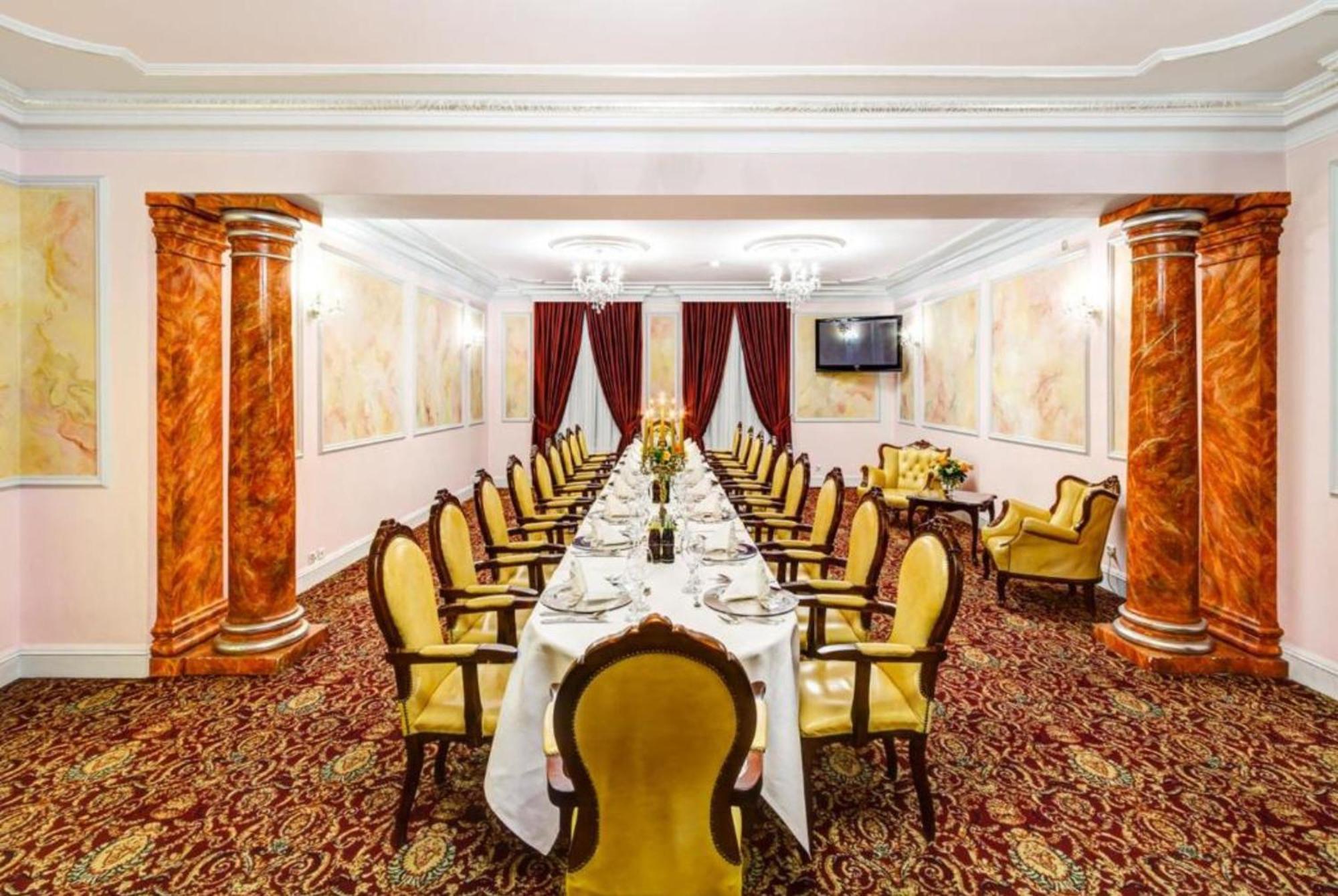 Palacyk Otrebusy Business & Spa Εξωτερικό φωτογραφία