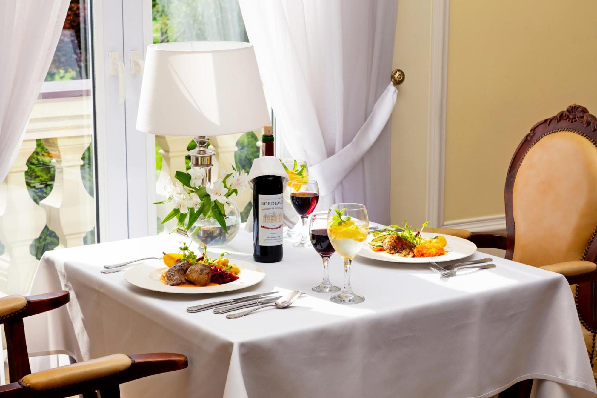 Palacyk Otrebusy Business & Spa Εξωτερικό φωτογραφία