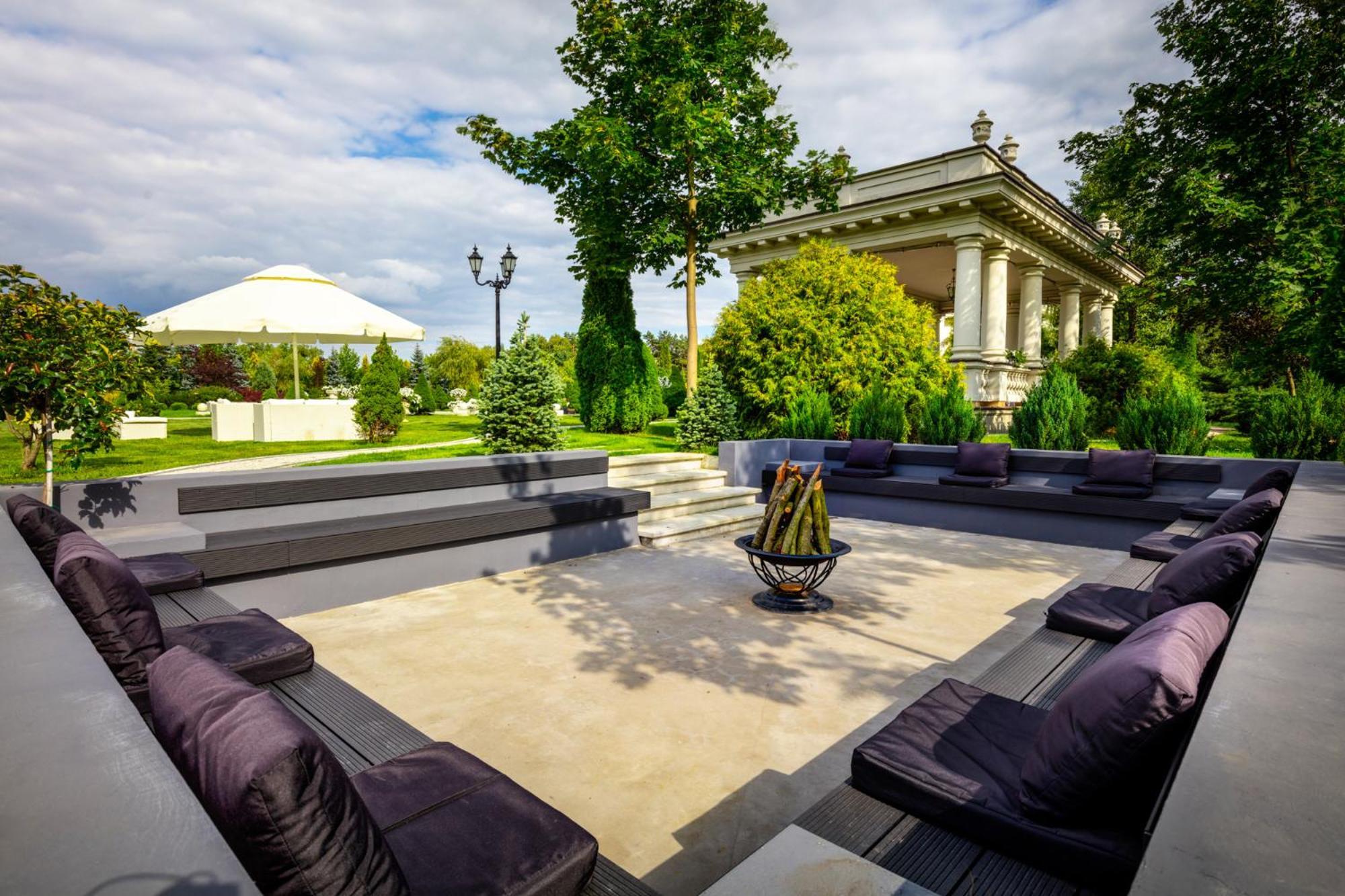 Palacyk Otrebusy Business & Spa Εξωτερικό φωτογραφία